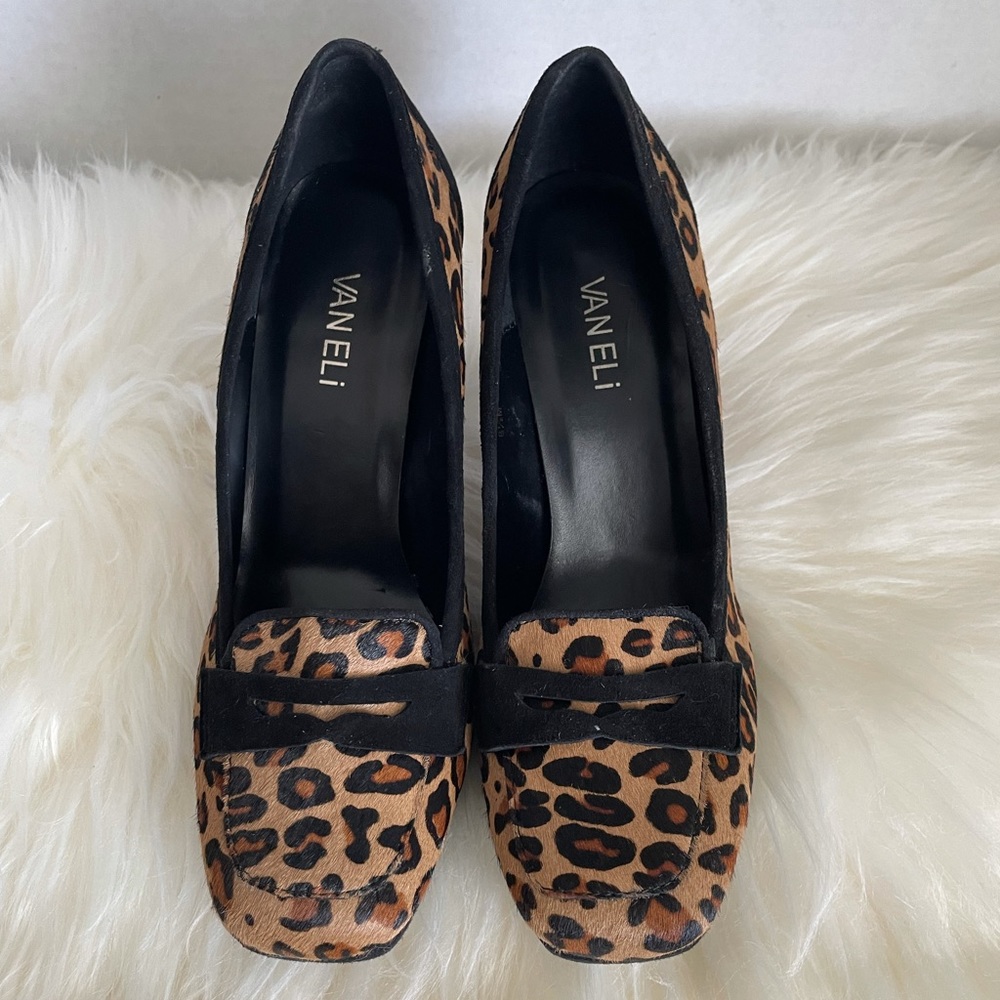 Leopard print platform pump